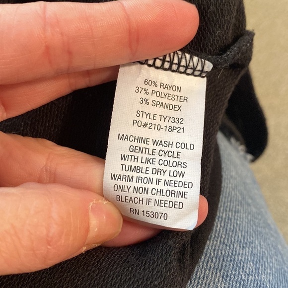 Cropped Black Hoodie Short Sleeved Shirt Size Medium in Like New Condition - Picture 5 of 5